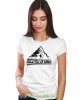 Damska koszulka z nadrukiem - Szczytuj ze mną - Idealna za wypad w góry, biała koszulka z nadrukiem, wycieczka w góry, górska wyprawa, T-shirt dla miłośników turystyki górskiej, mucha nie siada koszulki.jpg
