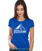 Damska koszulka z nadrukiem - Szczytuj ze mną - Idealna za wypad w góry, niebieska koszulka z nadrukiem, wycieczka w góry, górska wyprawa, T-shirt dla miłośników turystyki górskiej, mucha nie siada koszulki.jpg