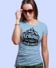 Damska koszulka z nadrukiem - Królowa górskich wędrówek - Idealna za wypad w góry, jasnoniebieska koszulka z nadrukiem, wycieczka w góry, górska wyprawa, T-shirt dla miłośników turystyki górskiej, mucha nie siada koszulki.jpg
