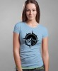 Damska koszulka z nadrukiem - Kompas góry  - Idealna za wypad w góry, jasnoniebieska koszulka z nadrukiem, wycieczka w góry, górska wyprawa, T-shirt dla miłośników turystyki górskiej, mucha nie siada koszulki.jpg