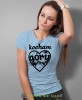 Damska koszulka z nadrukiem - Kocham góry, serce - Idealna za wypad w góry, jasnoniebieska koszulka z nadrukiem, wycieczka w góry, górska wyprawa, T-shirt dla miłośników turystyki górskiej, mucha nie siada koszulki.jpg