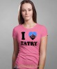 Damska koszulka z nadrukiem - Kocham Tatry, I love Tatry - Idealna na wypad w góry, różowa koszulka z nadrukiem, wycieczka w góry, górska wyprawa, T-shirt dla miłośników turystyki górskiej, mucha nie siada koszulki.jpg