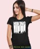 Damska koszulka z nadrukiem - Hiking góry las - Idealna za wypad w góry, czarna koszulka z nadrukiem, wycieczka w góry, górska wyprawa, T-shirt dla miłośników turystyki górskiej, mucha nie siada koszulki.jpg