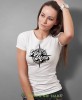 Damska koszulka z nadrukiem - Hike more - Idealna za wypad w góry, biała koszulka z nadrukiem, wycieczka w góry, górska wyprawa, T-shirt dla miłośników turystyki górskiej, mucha nie siada koszulki.jpg