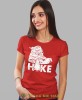 Damska koszulka z nadrukiem - Hike - But górski - Idealna za wypad w góry, czerwona koszulka z nadrukiem, wycieczka w góry, górska wyprawa, T-shirt dla miłośników turystyki górskiej, mucha nie siada koszulki.jpg
