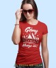Damska koszulka z nadrukiem - Góry wzywają muszę iść - Idealna za wypad w góry, czerwona koszulka z nadrukiem, wycieczka w góry, górska wyprawa, T-shirt dla miłośników turystyki górskiej, mucha nie siada koszulki.jpg