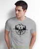 Męska koszulka z nadrukiem - Góry Las Kompas Wędrowiec - Idealna na wypad w góry, szara koszulka z nadrukiem, wycieczka w góry, górska wyprawa, T-shirt dla miłośników turystyki górskiej, mucha nie siada koszulki.jpg