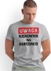 Uwaga kierownik na horyzoncie, szara męska koszulka z nadrukiem, koszulka na prezent, śmieszna koszulka, koszulka z zabawnym nadrukiem, fajna koszulka, dla chłopaka, dla męża, mucha nie siada, mns.jpg