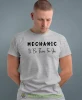 Mechanic, szara męska koszulka, prezent dla mechanika, koszulka z nadrukiem dla mechanika, koszulka dla mechanika, koszulki dla mechanika, mucha niesiada, mns.webp