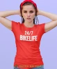 Bikelife, czerwona damska koszulka, koszulka motocyklowa, koszulka dla motocyklistki, damska koszulka na motocykl, koszulka dla miłośniczki motocykli, mucha nie siada sklep.webp