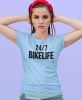 Bikelife, jasnoniebieska damska koszulka, koszulka motocyklowa, koszulka dla motocyklistki, damska koszulka na motocykl, koszulka dla miłośniczki motocykli, mucha nie siada sklep.webp