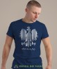 Made in Poland, granatowa męska koszulka z nadrukiem, koszulka patriotyczna, koszulki z grafiką patriotyczną, dla mężczyzny, dla chłopaka na prezent, koszulka Polska, koszulki Polska.jpg