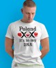 Poland it's in my dna, biała męska koszulka z nadrukiem, koszulka patriotyczna, koszulki z grafiką patriotyczną, dla mężczyzny, dla chłopaka na prezent, koszulka Polska, koszulki Polska.jpg