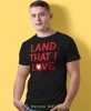 land that i love Poland, czarna męska koszulka z nadrukiem, koszulka patriotyczna, koszulki z grafiką patriotyczną, dla mężczyzny, dla chłopaka na prezent, koszulka Polska, koszulki Polska.jpg