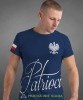 patrioci Orzeł Polski flaga, granatowa męska koszulka z nadrukiem, koszulka patriotyczna, koszulki z grafiką patriotyczną, dla mężczyzny, dla chłopaka na prezent, koszulka Polska, koszulki Polska.jpg