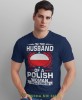 i'm the husband of a polish woman nothing scares me, granatowa męska koszulka z nadrukiem, koszulka patriotyczna, koszulki z grafiką patriotyczną, dla mężczyzny, dla chłopaka na prezent, koszulka Polska, koszulki Polska.jpg