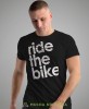 ride the bike, czarna męska koszulka rowerowa z nadrukiem, na rower, na co dzień, na prezent, fajna koszulka dla chłopaka, rower, rowerzysta.jpg