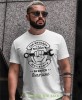 tak wygląda najlepszy mechanik na świecie, biała męska koszulka z nadrukiem na co dzień, na prezent, fajna koszulka, dla chłopaka, dla męża, mucha nie siada.jpg