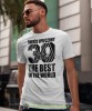 Świerzo upieczony18 20 30 40 50 60 70 80 latek The best in the world, biała męska koszulka urodzinowa, na urodziny, na prezent, fajna koszulka, dla chłopaka, dla męża, mucha nie siada, mns.jpg