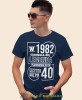 Urodziła się legenda - prawdziwe życie zaczyna się po 20 30 40 50 60 70, granatowa męska koszulka urodzinowa, na urodziny, na prezent, fajna koszulka, dla chłopaka, dla męża, mucha nie siada, mns.jpg