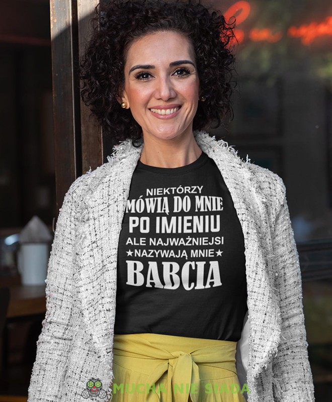 Niektórzy mówią do mnie po imieniu ale najważniejsi nazywają mnie babcia, czarna koszulka damska z nadrukiem, na urodziny, na dzień babci, na prezent, mucha nie siada sklep, mns sklep.jpg