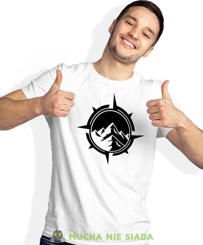 Męska koszulka z nadrukiem - Kompas, góry - Idealna za wypad w góry, biała koszulka z nadrukiem, wycieczka w góry, górska wyprawa, T-shirt do miłośników turystyki górskiej, mucha nie siada koszulki.jpg