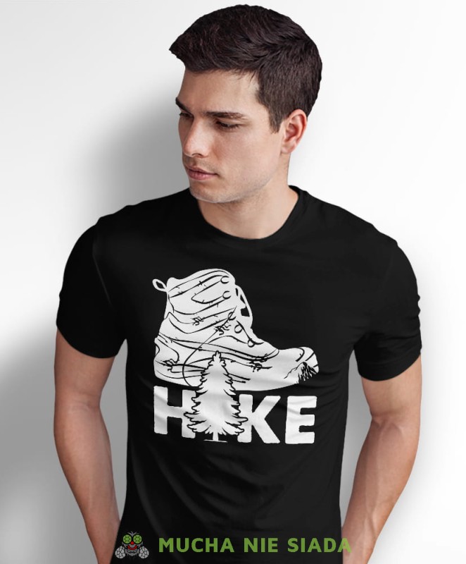 Męska koszulka z nadrukiem - Hike - But górski - Idealna za wypad w góry, czarna koszulka z nadrukiem, wycieczka w góry, górska wyprawa, T-shirt do miłośników turystyki górskiej, mucha nie siada koszulki.jpg