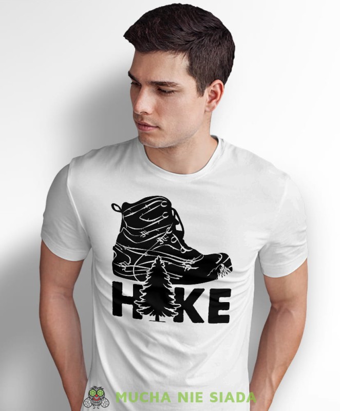 Męska koszulka z nadrukiem - Hike - But górski - Idealna za wypad w góry, biała koszulka z nadrukiem, wycieczka w góry, górska wyprawa, T-shirt do miłośników turystyki górskiej, mucha nie siada koszulki.jpg