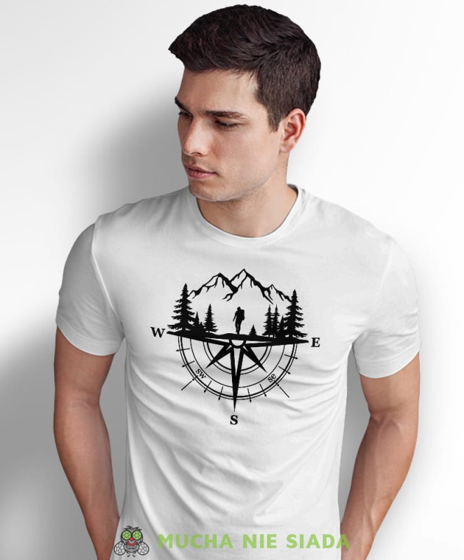 Męska koszulka z nadrukiem - Góry Las Kompas Wędrowiec - Idealna na wypad w góry, biała koszulka z nadrukiem, wycieczka w góry, górska wyprawa, T-shirt dla miłośników turystyki górskiej, mucha nie siada koszulki.jpg