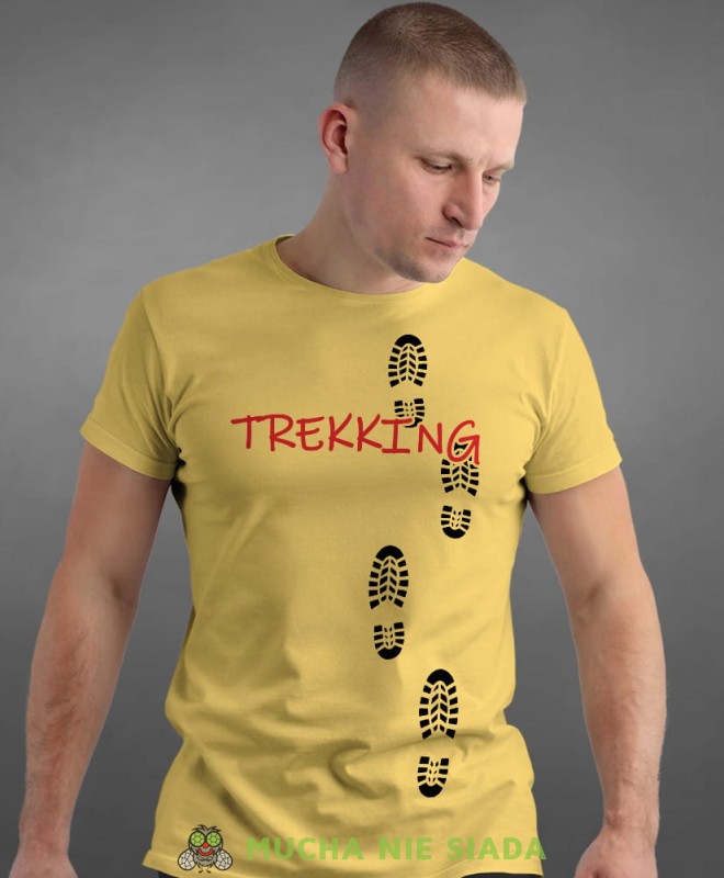 Męska koszulka z nadrukiem - Trekking Ślady butów- Idealna na wypad w góry, żółta koszulka z nadrukiem, wycieczka w góry, górska wyprawa, T-shirt dla miłośników turystyki górskiej, mucha nie siada koszulki.jpg