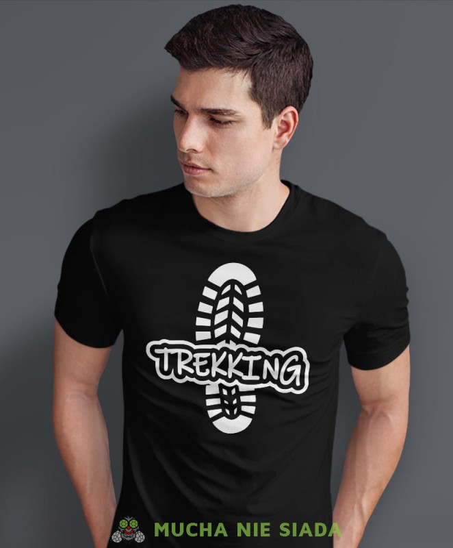 Męska koszulka z nadrukiem - Trekking Ślad buta - Idealna na wypad w góry, czarna koszulka z nadrukiem, wycieczka w góry, górska wyprawa, T-shirt dla miłośników turystyki górskiej, mucha nie siada koszulki.jpg