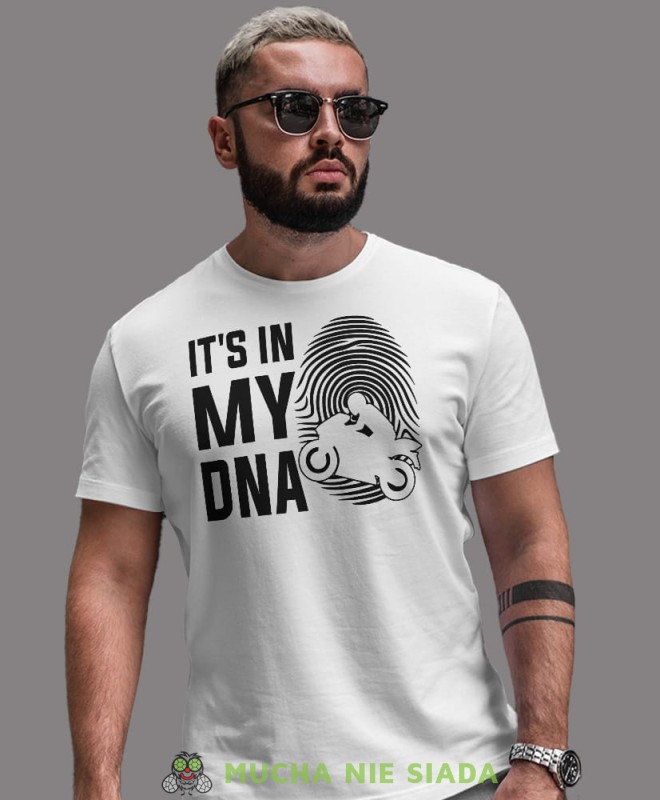 It's in my DNA odcisk palca motocyklista, biała męska koszulka, koszulka dla motocyklisty, koszulki na motocykl, koszulka na motocykl, męska koszulka na motocykl na prezent dla miłośnika motocykli.jpg