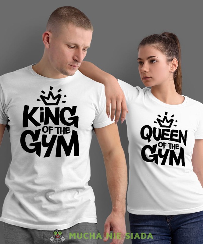 King of the gym Queen of the gym, białe koszulki dla par, dla męża, dla żony, dla chłopaka, dla dziewczyny, dla zakochanych, dla par, walentynki, fajne koszulki, t-shirty dla par, na siłownie, sport, mucha nie siada, mns.jpg