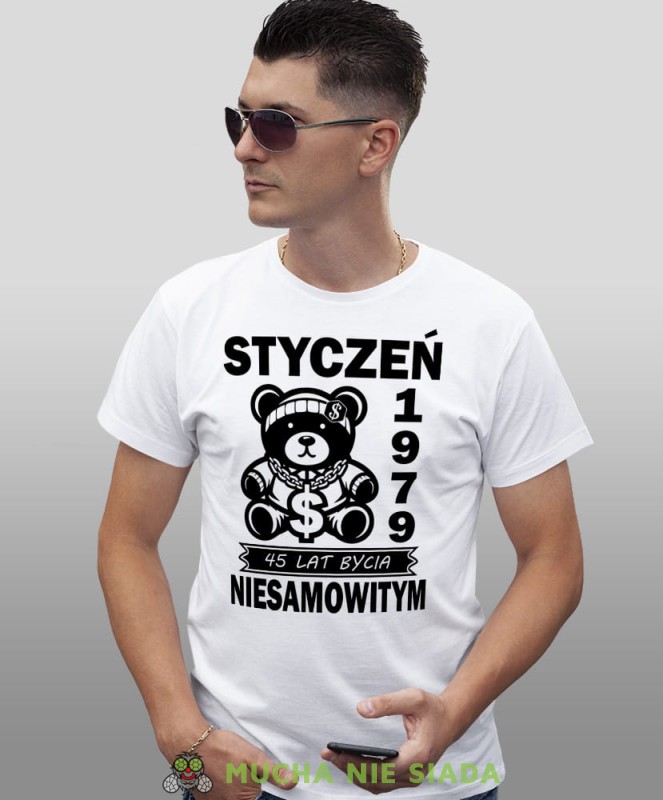 Miś 20 30 40 50 60 70 80 lat bycia niesamowitym, biała męska koszulka urodzinowa, na urodziny, na prezent, fajna koszulka, dla chłopaka, dla męża, mucha nie siada, mns.jpg