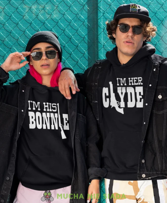 I'm his Bonnie I'm her Clyde, czarne bluzy z kapturem dla par, bluzy dla zakochanych, dla par, fajne bluzy z kapturem, bluzy dla par, bluzy z kapturem dla par mucha nie siada, mns.webp