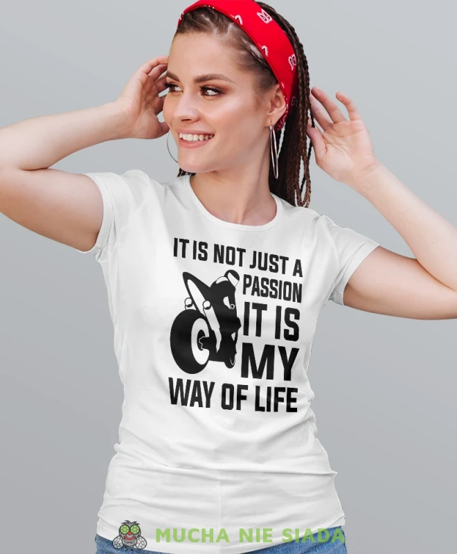 It is not just a passion it is my way of life, biała damska koszulka, koszulka motocyklowa, koszulka dla motocyklistki, damska koszulka na motocykl, koszulka dla miłośniczki motocykli, motocykl, mucha nie siada sklep.webp
