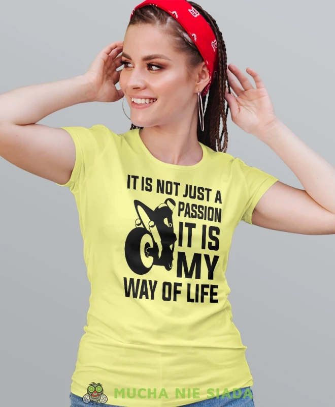 It is not just a passion it is my way of life, żółta damska koszulka, koszulka motocyklowa, koszulka dla motocyklistki, damska koszulka na motocykl, koszulka dla miłośniczki motocykli, motocykl, mucha nie siada sklep.webp