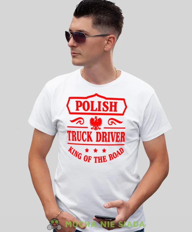 Polish truck driver King of the road, biała koszulka z nadrukiem, prezent dla kierowcy tira, prezent dla kierowcy ciężarówki, koszulka dla kierowcy ciężarówki, koszulki dla kierowcy, mucha niesiada, mns.webp