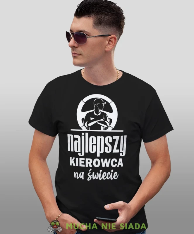 Najlepszy kierowca na świecie, czarna koszulka z nadrukiem, prezent dla kierowcy tira, prezent dla kierowcy ciężarówki, koszulka dla kierowcy ciężarówki, koszulki dla kierowcy, mucha niesiada, mns.webp