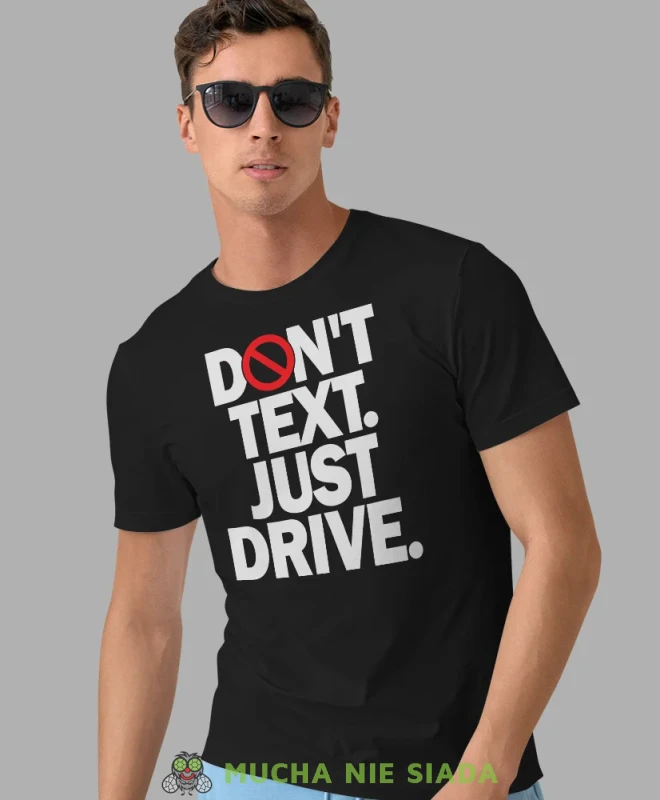 Don't text just drive, czarna koszulka z nadrukiem, prezent dla kierowcy tira, prezent dla kierowcy ciężarówki, koszulka dla kierowcy ciężarówki, koszulki dla kierowcy, mucha niesiada, mns.webp