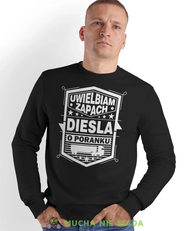 Uwielbiam zapach diesla o poranku, czarna bluza bez kaptura, prezent dla kierowcy tira, prezent dla kierowcy ciężarówki, bluza dla kierowcy ciężarówki, bluzy dla kierowcy, mucha niesiada, mns.webp