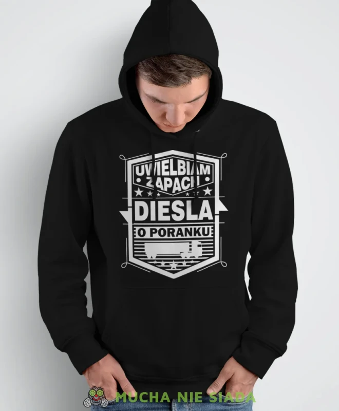 Uwielbiam zapach diesla o poranku, czarna bluza z kapturem, prezent dla kierowcy tira, prezent dla kierowcy ciężarówki, bluza dla kierowcy ciężarówki, bluzy dla kierowcy, mucha niesiada, mns.webp