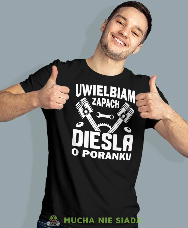Uwielbiam zapach diesla o poranku, czarna męska koszulka, prezent dla mechanika, koszulka z nadrukiem dla mechanika, koszulka dla mechanika, koszulki dla mechanika, mucha niesiada, mns.webp