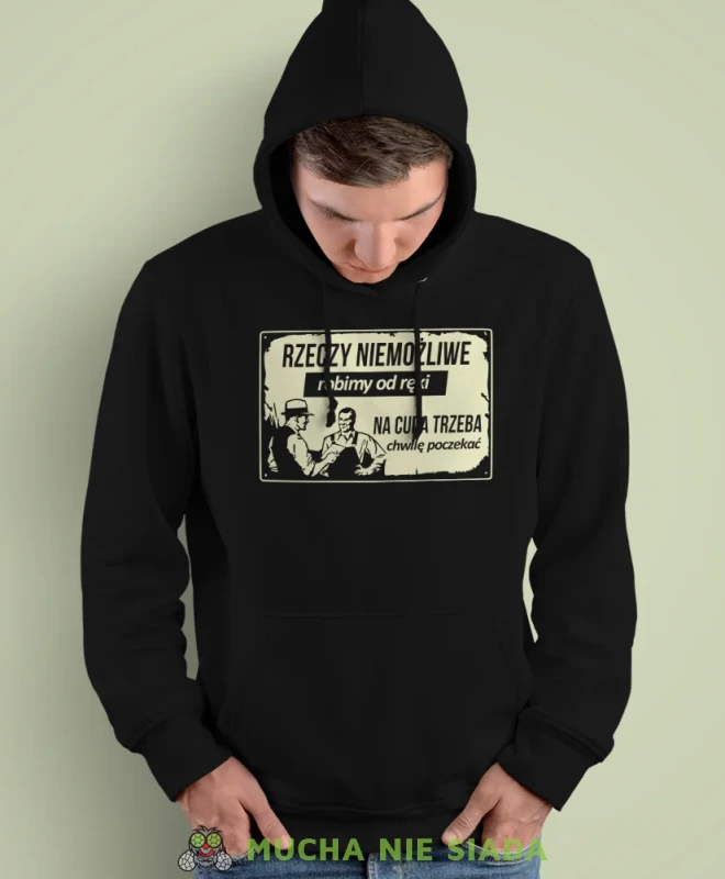 Rzeczy niemożliwe robimy od ręki na cuda trzeba chwilę poczekać, czarna bluza z kapturem, prezent dla mechanika, bluza z kapturem dla mechanika, bluza dla mechanika, bluzy dla mechaników, męska bluza z nadrukiem, mns.webp