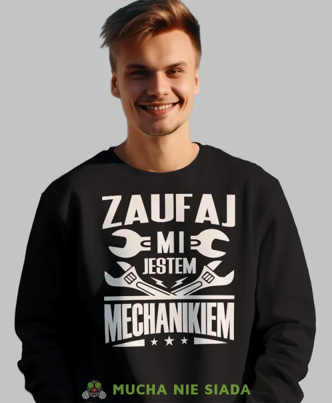 Zaufaj mi jestem mechanikiem, czarna bluza bez kaptura, prezent dla mechanika, bluza bez kaptura dla mechanika, bluza dla mechanika, bluzy dla mechaników, męska bluza z nadrukiem, mucha niesiada, mns.webp