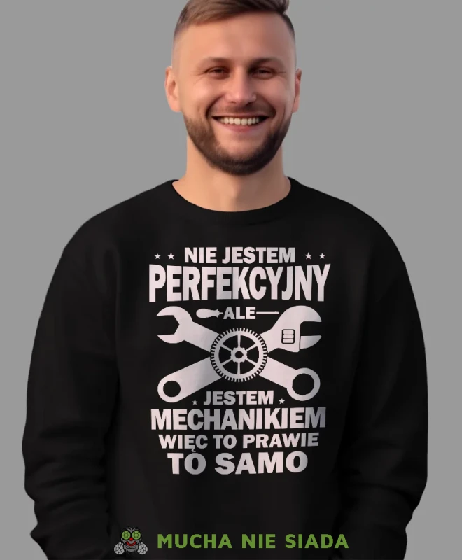 Nie jestem perfekcyjny ale jestem mechanikiem, czarna bluza bez kaptura, prezent dla mechanika, bluza bez kaptura dla mechanika, bluza dla mechanika, bluzy dla mechaników, męska bluza z nadrukiem, mucha niesiada, mns.webp