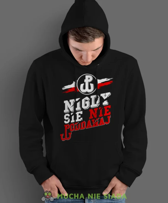 Nigdy się nie poddawaj, Polska Walcząca, męska bluza z kapturem, bluza patriotyczna, bluzy z grafiką patriotyczną, dla mężczyzny, bluzay patriotyczne, bluza Polska, bluzy patriotyczne z kapturem.webp