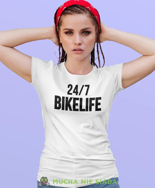 Bikelife, biała damska koszulka, koszulka motocyklowa, koszulka dla motocyklistki, damska koszulka na motocykl, koszulka dla miłośniczki motocykli, mucha nie siada sklep.webp