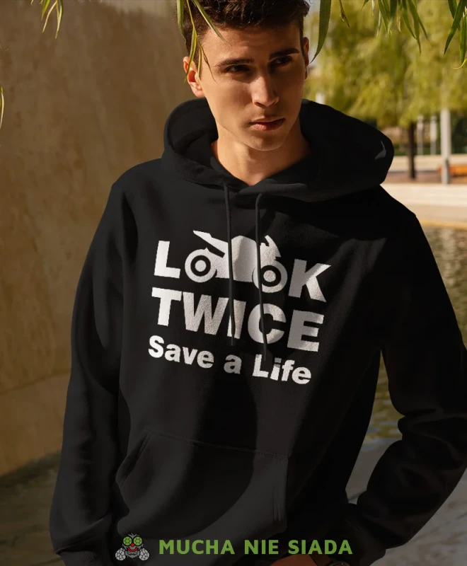Look twice save a life, czarna bluza z kapturem, bluza dla motocyklisty, bluzy na motocykl, bluza z kapturem na motocykl, męska bluza na motocykl, dla miłośnika motocykli.webp