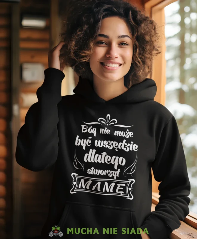 Bóg nie może być wszędzie dlatego stworzył mamę, czarna bluza z kapturem dla mamy, prezent dla mamy, bluzy na dzień matki, bluzy z kapturem dla mamy, personalizowana bluza dla mamy, oryginalne bluzy na dzień matki.webp
